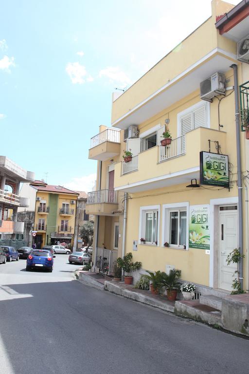 Bed And Breakfast Gigi Furci Siculo Ruang foto