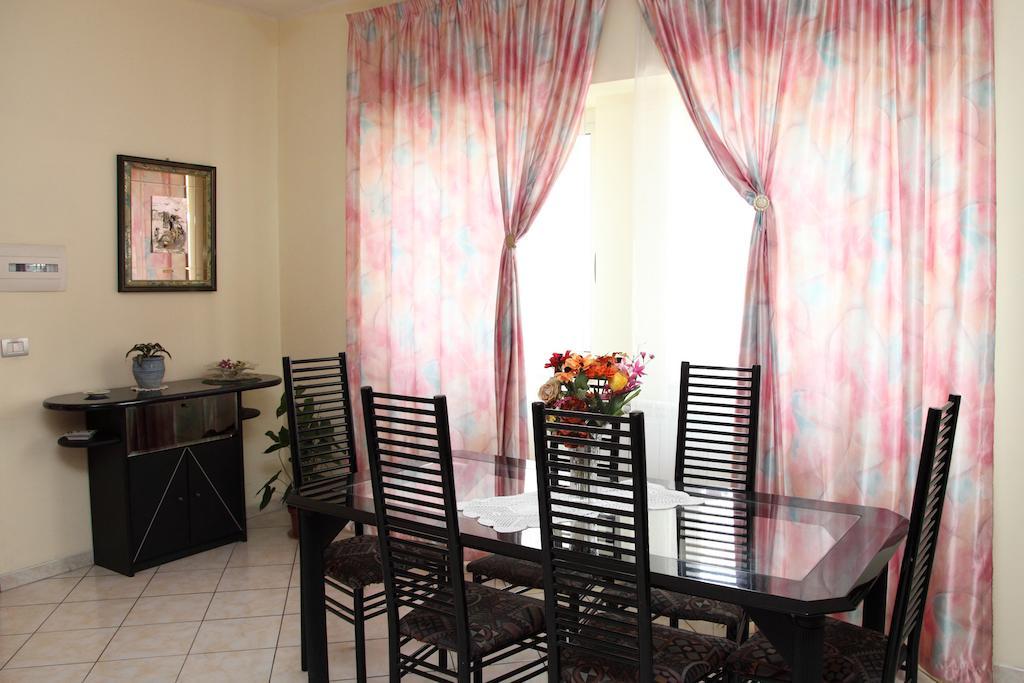 Bed And Breakfast Gigi Furci Siculo Ruang foto
