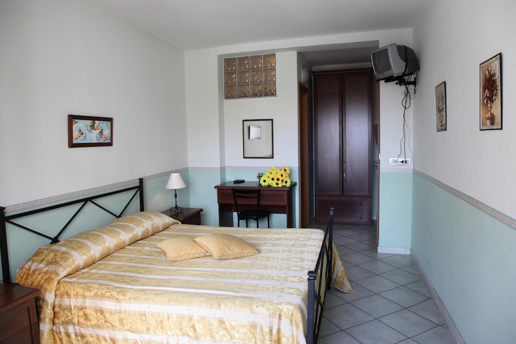 Bed And Breakfast Gigi Furci Siculo Bagian luar foto